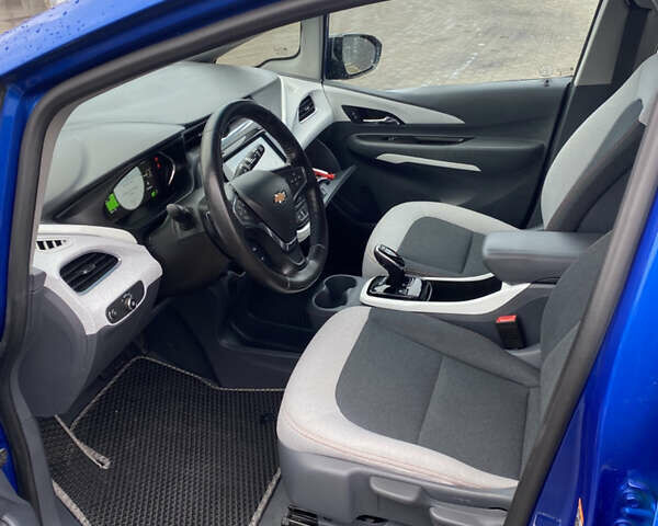Синий Шевроле Bolt EV, объемом двигателя 0 л и пробегом 82 тыс. км за 15500 $, фото 2 на Automoto.ua