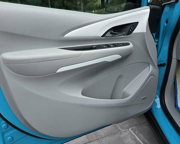 Синий Шевроле Bolt EV, объемом двигателя 0 л и пробегом 56 тыс. км за 15600 $, фото 47 на Automoto.ua