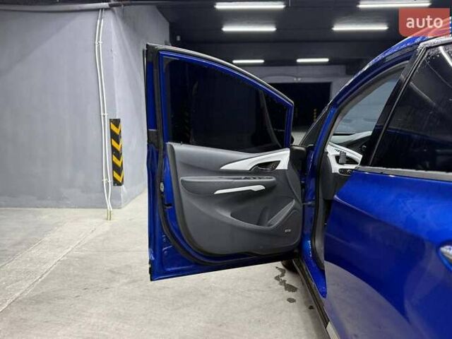 Синий Шевроле Bolt EV, объемом двигателя 0 л и пробегом 63 тыс. км за 17300 $, фото 6 на Automoto.ua