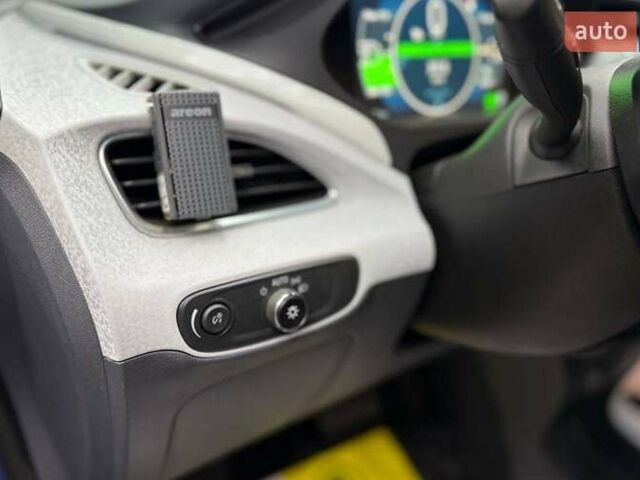 Синий Шевроле Bolt EV, объемом двигателя 0 л и пробегом 63 тыс. км за 17300 $, фото 12 на Automoto.ua