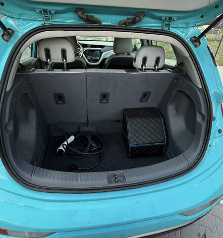 Синий Шевроле Bolt EV, объемом двигателя 0 л и пробегом 105 тыс. км за 15900 $, фото 13 на Automoto.ua