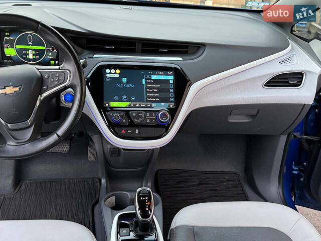 Синий Шевроле Bolt EV, объемом двигателя 0 л и пробегом 65 тыс. км за 15600 $, фото 5 на Automoto.ua