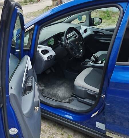 Синий Шевроле Bolt EV, объемом двигателя 0 л и пробегом 93 тыс. км за 16100 $, фото 8 на Automoto.ua