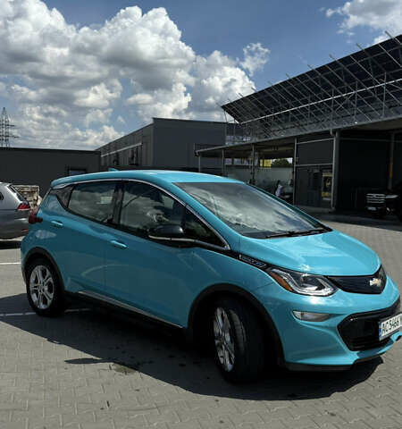 Синий Шевроле Bolt EV, объемом двигателя 0 л и пробегом 105 тыс. км за 16000 $, фото 2 на Automoto.ua