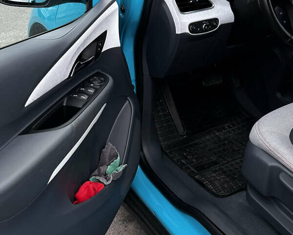 Синий Шевроле Bolt EV, объемом двигателя 0 л и пробегом 46 тыс. км за 14600 $, фото 6 на Automoto.ua