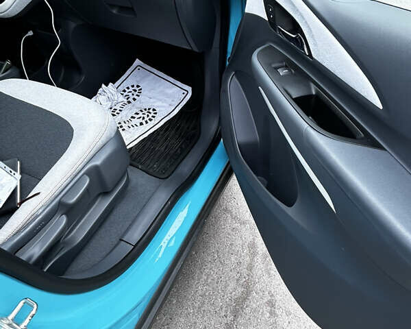 Синий Шевроле Bolt EV, объемом двигателя 0 л и пробегом 46 тыс. км за 14600 $, фото 10 на Automoto.ua