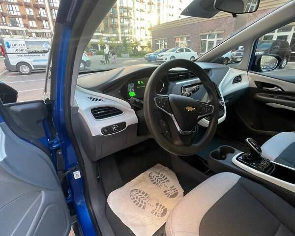 Синий Шевроле Bolt EV, объемом двигателя 0 л и пробегом 27 тыс. км за 15800 $, фото 19 на Automoto.ua