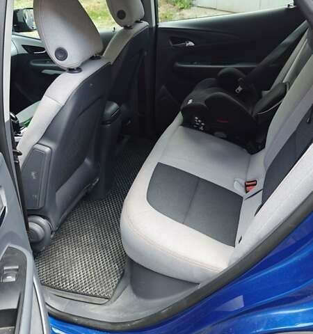 Синий Шевроле Bolt EV, объемом двигателя 0 л и пробегом 93 тыс. км за 16100 $, фото 5 на Automoto.ua