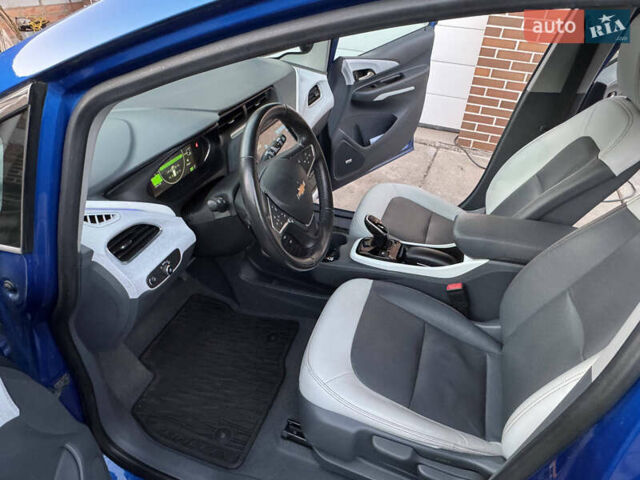 Синий Шевроле Bolt EV, объемом двигателя 0 л и пробегом 65 тыс. км за 15600 $, фото 3 на Automoto.ua