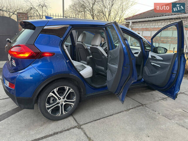 Синий Шевроле Bolt EV, объемом двигателя 0 л и пробегом 65 тыс. км за 15600 $, фото 2 на Automoto.ua