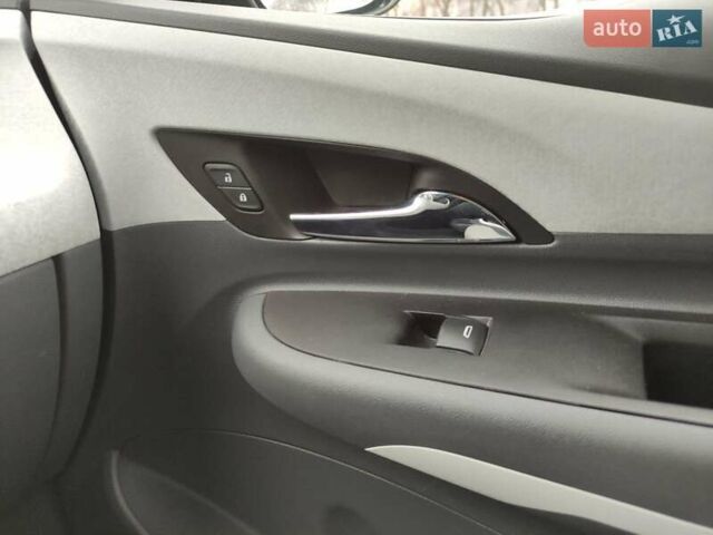 Синий Шевроле Bolt EV, объемом двигателя 0 л и пробегом 49 тыс. км за 16550 $, фото 59 на Automoto.ua