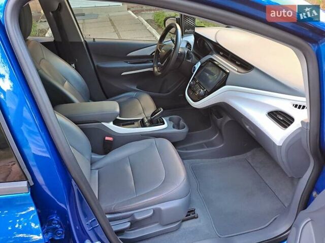 Синий Шевроле Bolt EV, объемом двигателя 0 л и пробегом 7 тыс. км за 16800 $, фото 25 на Automoto.ua