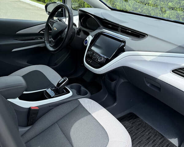 Синий Шевроле Bolt EV, объемом двигателя 0 л и пробегом 62 тыс. км за 15300 $, фото 26 на Automoto.ua