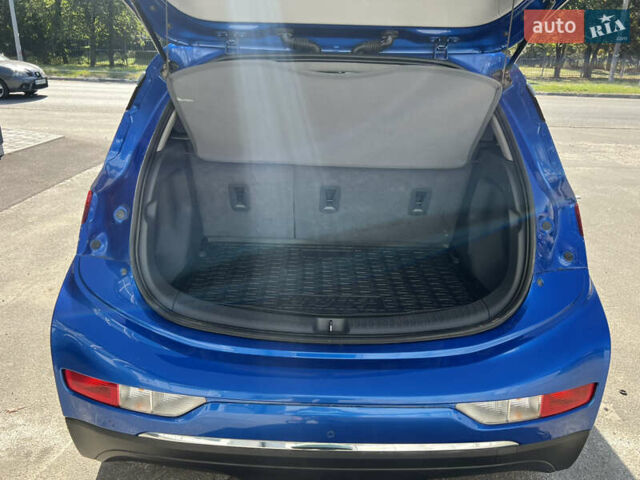 Синий Шевроле Bolt EV, объемом двигателя 0 л и пробегом 87 тыс. км за 18690 $, фото 6 на Automoto.ua