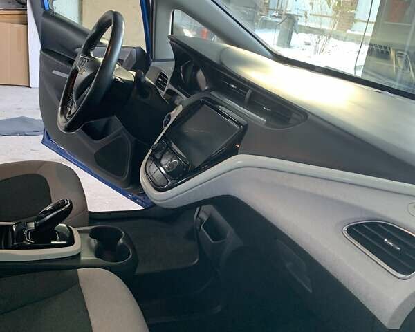 Синий Шевроле Bolt EV, объемом двигателя 0 л и пробегом 65 тыс. км за 18500 $, фото 25 на Automoto.ua
