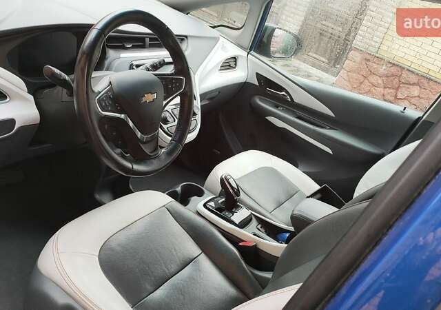 Синий Шевроле Bolt EV, объемом двигателя 0 л и пробегом 85 тыс. км за 16600 $, фото 5 на Automoto.ua