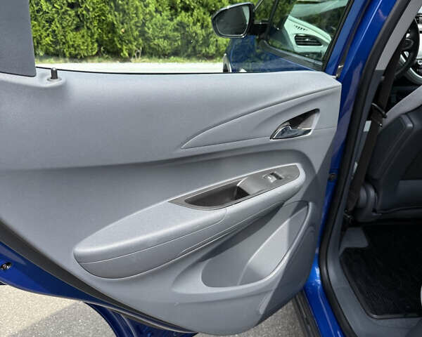 Синий Шевроле Bolt EV, объемом двигателя 0 л и пробегом 62 тыс. км за 15300 $, фото 33 на Automoto.ua