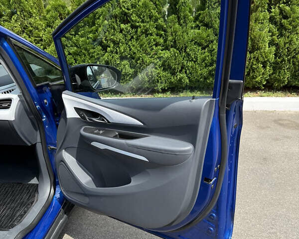 Синий Шевроле Bolt EV, объемом двигателя 0 л и пробегом 62 тыс. км за 15300 $, фото 24 на Automoto.ua