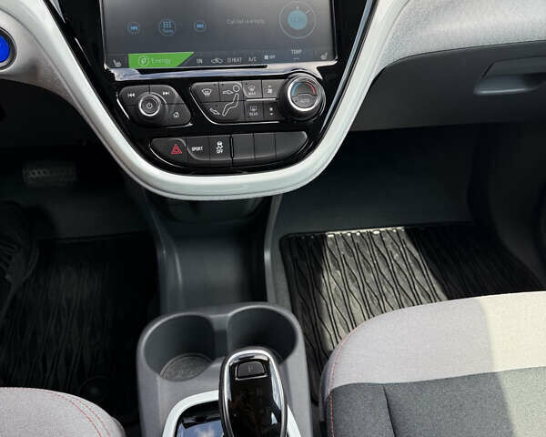 Синий Шевроле Bolt EV, объемом двигателя 0 л и пробегом 62 тыс. км за 15300 $, фото 21 на Automoto.ua