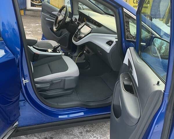 Синий Шевроле Bolt EV, объемом двигателя 0 л и пробегом 65 тыс. км за 18500 $, фото 5 на Automoto.ua