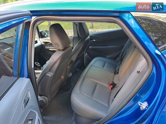 Синий Шевроле Bolt EV, объемом двигателя 0 л и пробегом 7 тыс. км за 16800 $, фото 20 на Automoto.ua