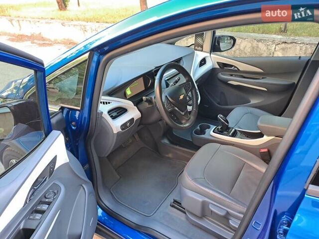 Синий Шевроле Bolt EV, объемом двигателя 0 л и пробегом 7 тыс. км за 16800 $, фото 18 на Automoto.ua