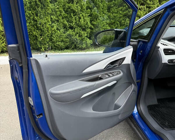 Синий Шевроле Bolt EV, объемом двигателя 0 л и пробегом 62 тыс. км за 15300 $, фото 17 на Automoto.ua