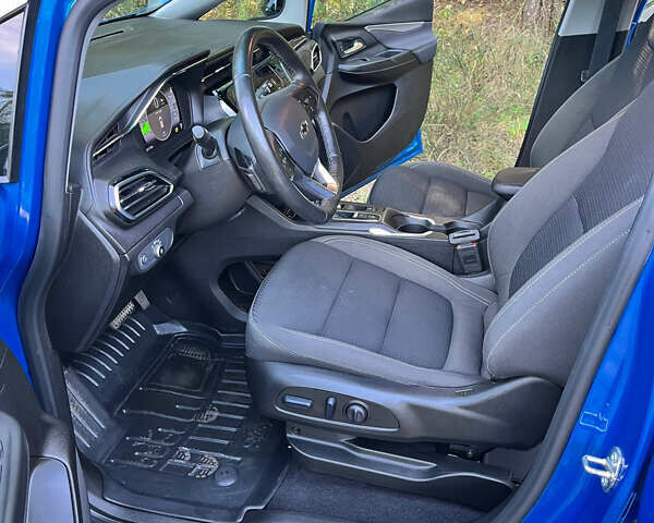 Синий Шевроле Bolt EV, объемом двигателя 0 л и пробегом 35 тыс. км за 17800 $, фото 18 на Automoto.ua