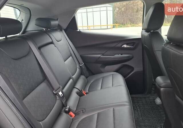 Синий Шевроле Bolt EV, объемом двигателя 0 л и пробегом 16 тыс. км за 19400 $, фото 27 на Automoto.ua