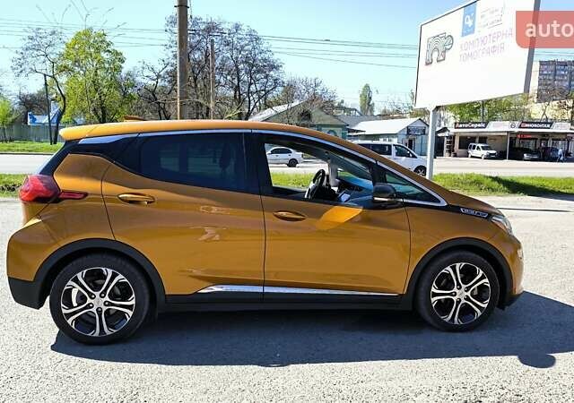 Оранжевый Шевроле Bolt EV, объемом двигателя 0 л и пробегом 99 тыс. км за 14498 $, фото 3 на Automoto.ua