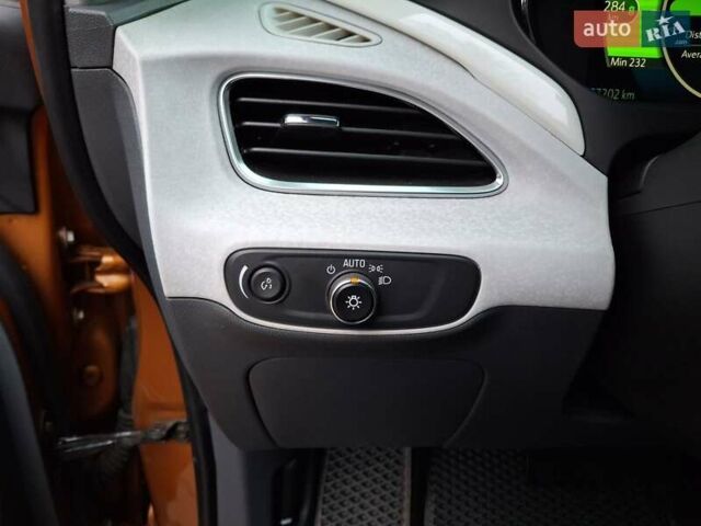 Помаранчевий Шевроле Bolt EV, об'ємом двигуна 0 л та пробігом 77 тис. км за 13900 $, фото 56 на Automoto.ua