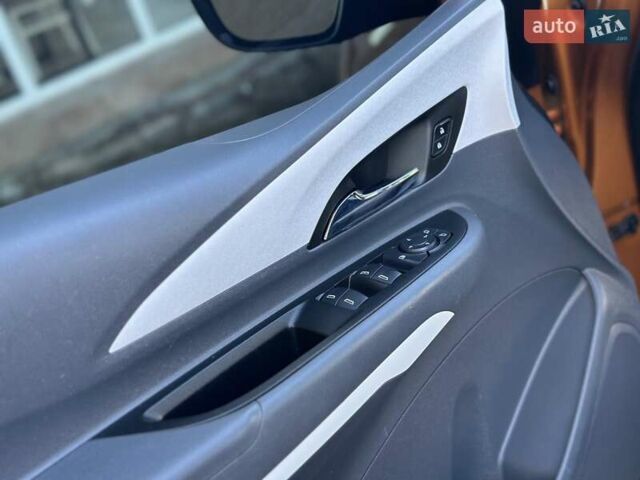 Оранжевый Шевроле Bolt EV, объемом двигателя 0 л и пробегом 111 тыс. км за 13700 $, фото 90 на Automoto.ua