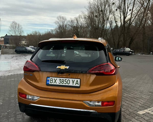Оранжевый Шевроле Bolt EV, объемом двигателя 0 л и пробегом 56 тыс. км за 14300 $, фото 3 на Automoto.ua