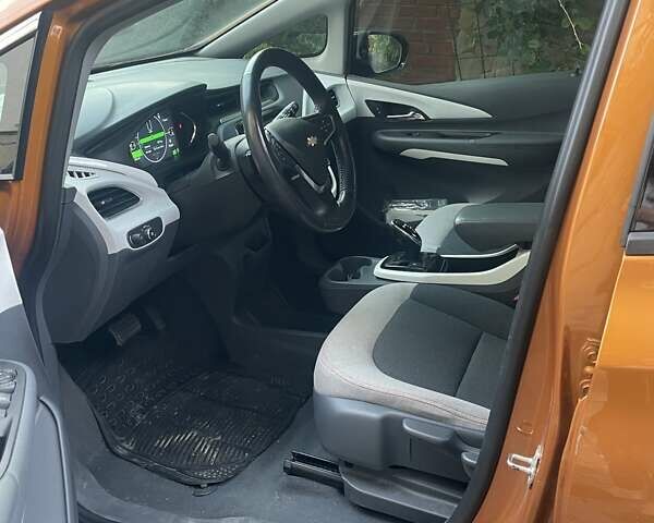 Оранжевый Шевроле Bolt EV, объемом двигателя 0 л и пробегом 52 тыс. км за 13900 $, фото 2 на Automoto.ua