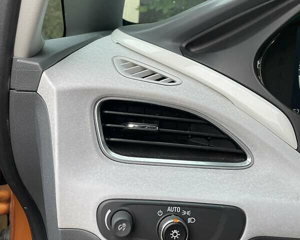 Оранжевый Шевроле Bolt EV, объемом двигателя 0 л и пробегом 52 тыс. км за 13900 $, фото 16 на Automoto.ua