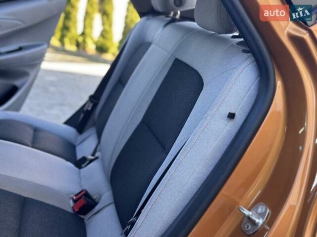 Оранжевый Шевроле Bolt EV, объемом двигателя 0 л и пробегом 111 тыс. км за 13700 $, фото 80 на Automoto.ua