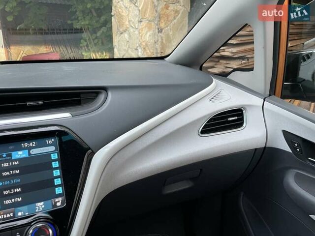 Оранжевый Шевроле Bolt EV, объемом двигателя 0 л и пробегом 52 тыс. км за 13900 $, фото 17 на Automoto.ua