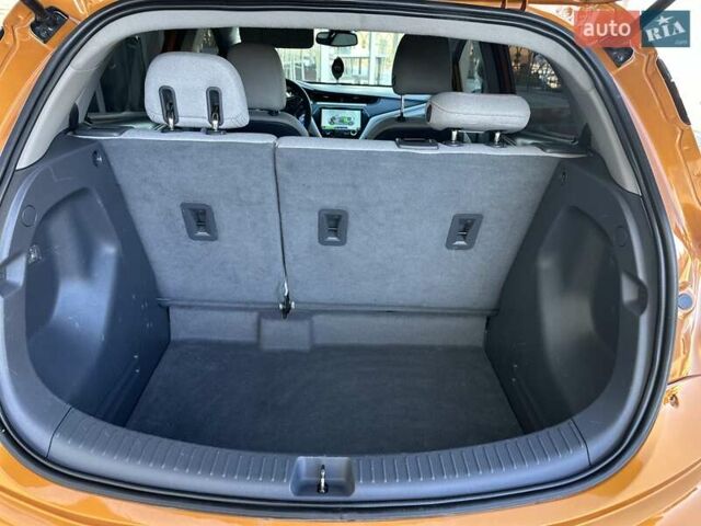 Оранжевый Шевроле Bolt EV, объемом двигателя 0 л и пробегом 111 тыс. км за 13700 $, фото 92 на Automoto.ua