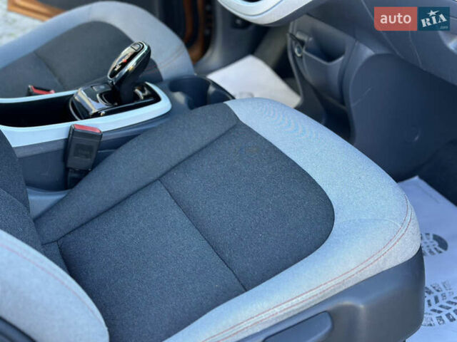 Оранжевый Шевроле Bolt EV, объемом двигателя 0 л и пробегом 111 тыс. км за 13750 $, фото 68 на Automoto.ua