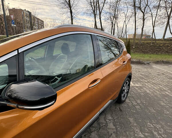 Оранжевый Шевроле Bolt EV, объемом двигателя 0 л и пробегом 56 тыс. км за 14300 $, фото 2 на Automoto.ua