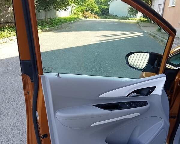 Оранжевый Шевроле Bolt EV, объемом двигателя 0 л и пробегом 148 тыс. км за 15500 $, фото 45 на Automoto.ua