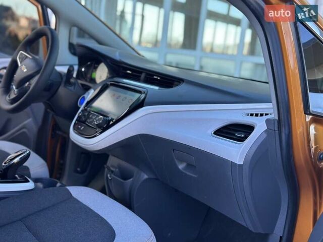 Оранжевый Шевроле Bolt EV, объемом двигателя 0 л и пробегом 111 тыс. км за 13700 $, фото 69 на Automoto.ua