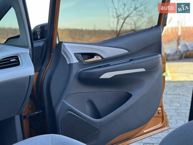 Оранжевый Шевроле Bolt EV, объемом двигателя 0 л и пробегом 111 тыс. км за 13700 $, фото 53 на Automoto.ua
