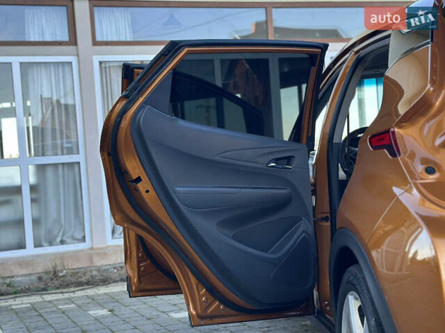 Оранжевый Шевроле Bolt EV, объемом двигателя 0 л и пробегом 111 тыс. км за 13750 $, фото 56 на Automoto.ua