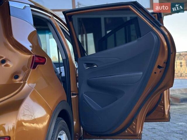 Оранжевый Шевроле Bolt EV, объемом двигателя 0 л и пробегом 111 тыс. км за 13700 $, фото 76 на Automoto.ua