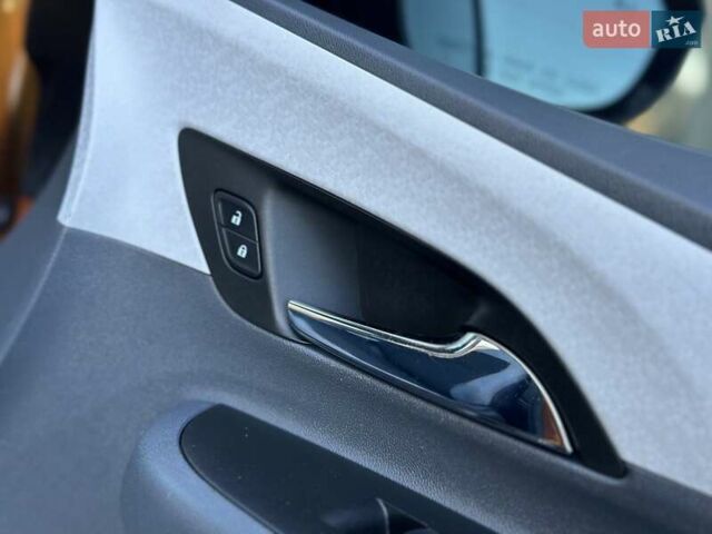 Оранжевый Шевроле Bolt EV, объемом двигателя 0 л и пробегом 111 тыс. км за 13700 $, фото 60 на Automoto.ua