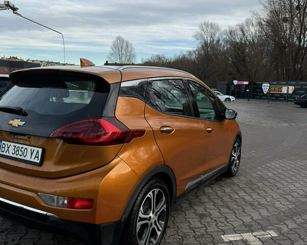 Оранжевый Шевроле Bolt EV, объемом двигателя 0 л и пробегом 56 тыс. км за 14300 $, фото 4 на Automoto.ua