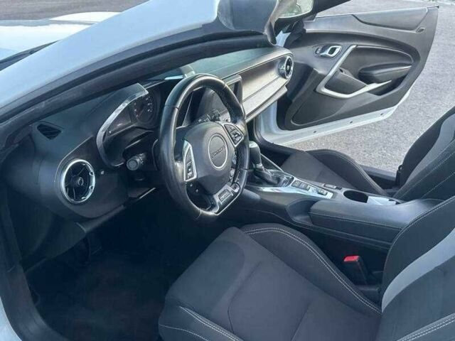 Белый Шевроле Камаро, объемом двигателя 3.6 л и пробегом 57 тыс. км за 4900 $, фото 9 на Automoto.ua