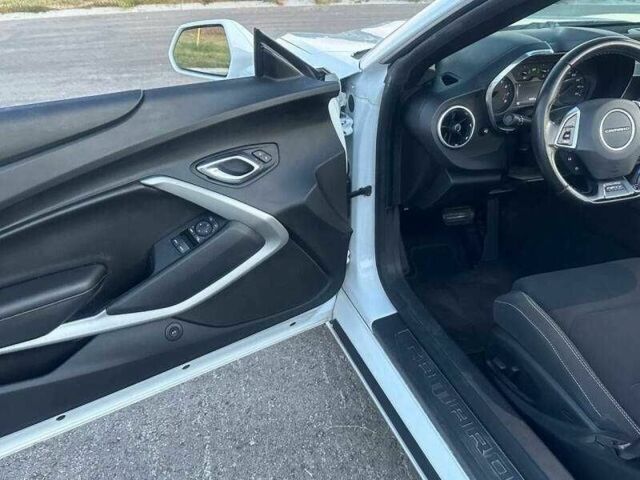 Белый Шевроле Камаро, объемом двигателя 3.6 л и пробегом 57 тыс. км за 4900 $, фото 8 на Automoto.ua