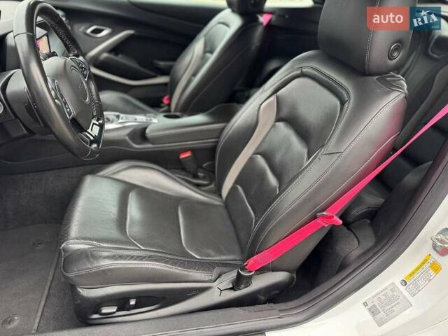 Белый Шевроле Камаро, объемом двигателя 3.6 л и пробегом 83 тыс. км за 31990 $, фото 8 на Automoto.ua